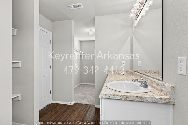 Building Photo - 811 E Sparrow Cir