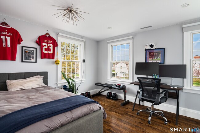 Building Photo - 187 Dolphin Cove Quay