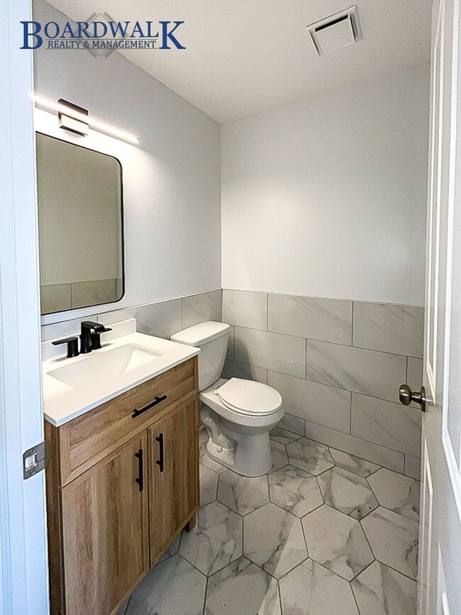 Building Photo - Beautiful Home with Mountain Views & Prime Location in Sandy