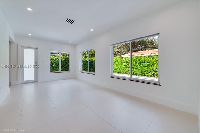 Building Photo - 1449 Cecilia Ave