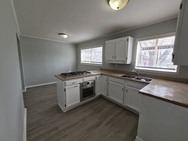 Building Photo - 3747 Ireland Dr