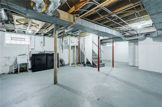 Building Photo - 162 Merchants Rd