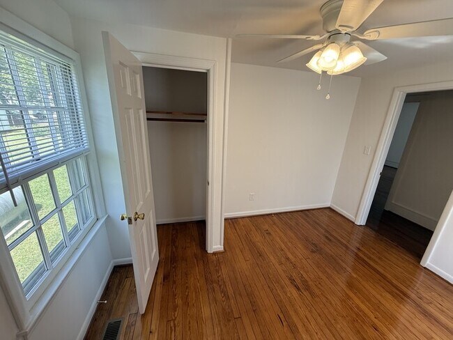 Building Photo - 3 bd 2 ba House