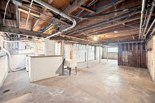 Building Photo - 7443 S Paxton Ave