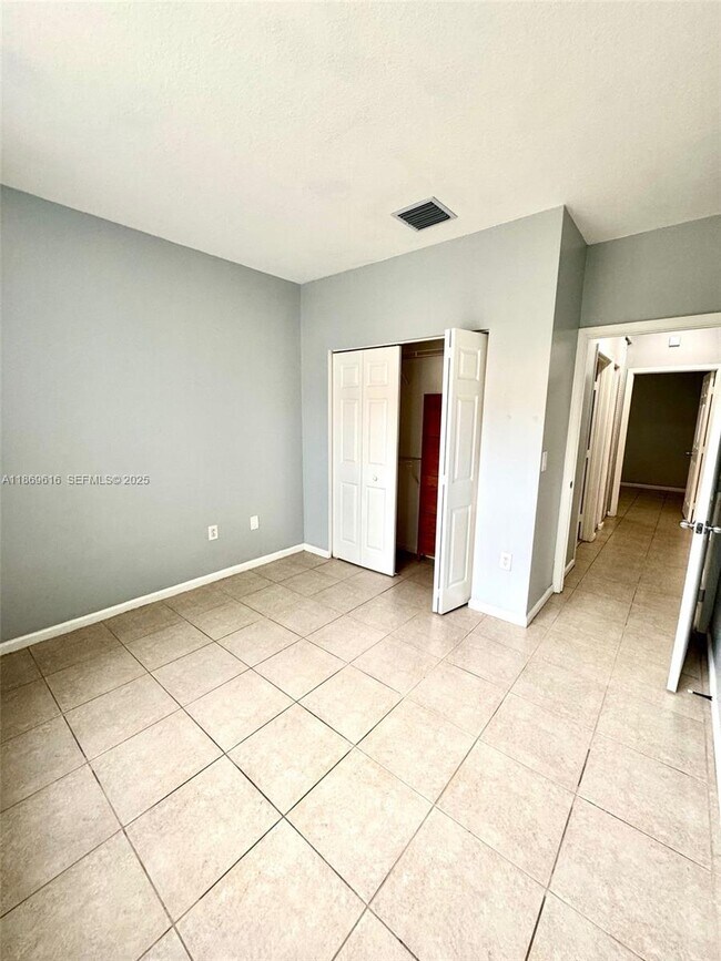 Building Photo - 4402 SW 160th Ave