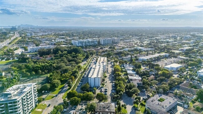 Building Photo - 16950 W Dixie Hwy