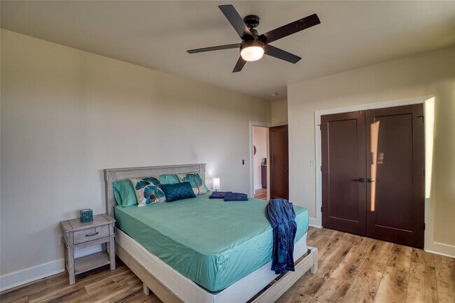 Building Photo - 7002 Deepwood Dr