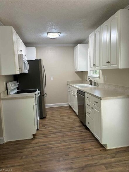 Building Photo - 8800 Circle Dr