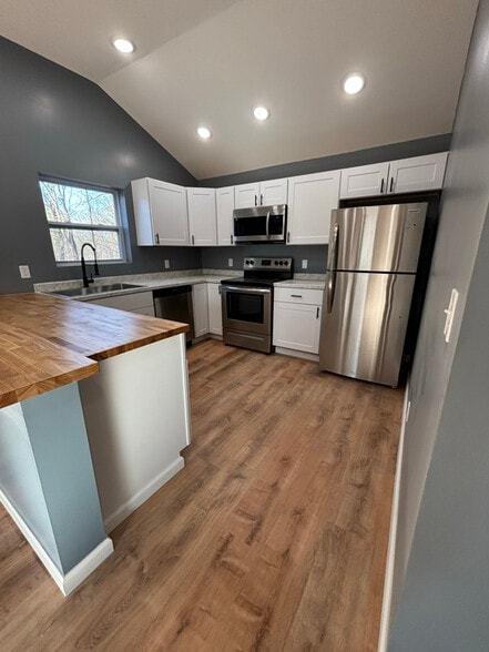 Building Photo - 3685 E Brutus St