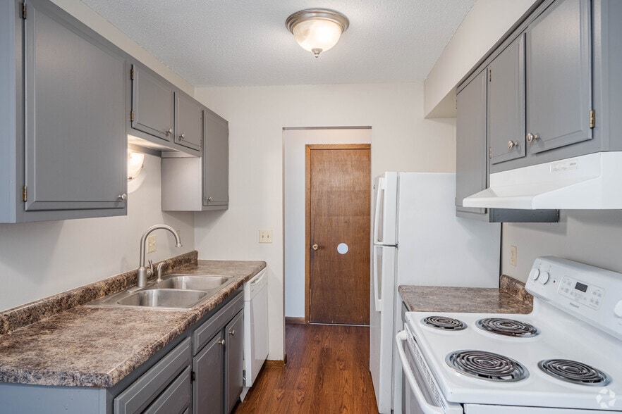 2BR,2BA - 960SF - Kitchen - Edina Manor Apartments