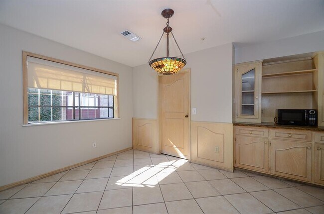 Building Photo - 11906 Pepperdine Ln