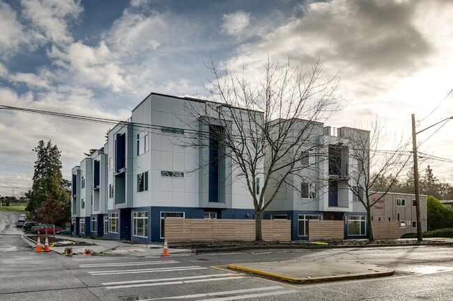 Building Photo - Modern, Spacious 2020 Townhome in West Seattle!