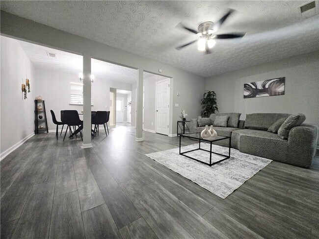 Building Photo - 2430 Piering Dr