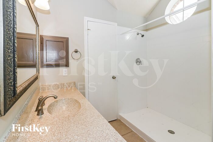 Building Photo - 8518 Pearl Lake Dr
