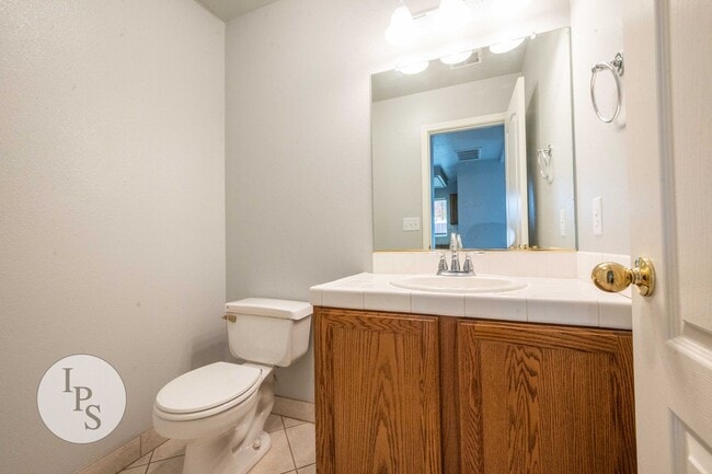 Building Photo - Clovis Eastside Home, 3BR/2.5BA, Built 1994 - Lots of Amenities!