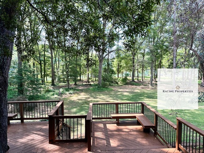 Building Photo - Townhouse available on Lake Hartwell—comes with a water view!