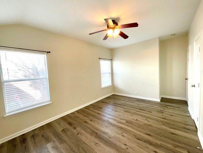 Building Photo - **APPLICATION RECEIVED** AVAILABLE! Spacious 3-Bedroom Home in a Secure Gated Community!