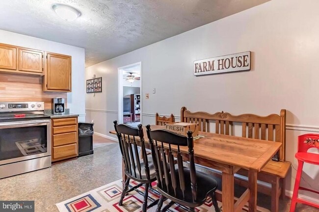 Building Photo - 38426 Laurel Ridge Ct