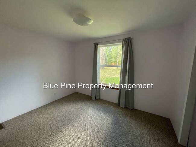 Building Photo - 587 W 10 S