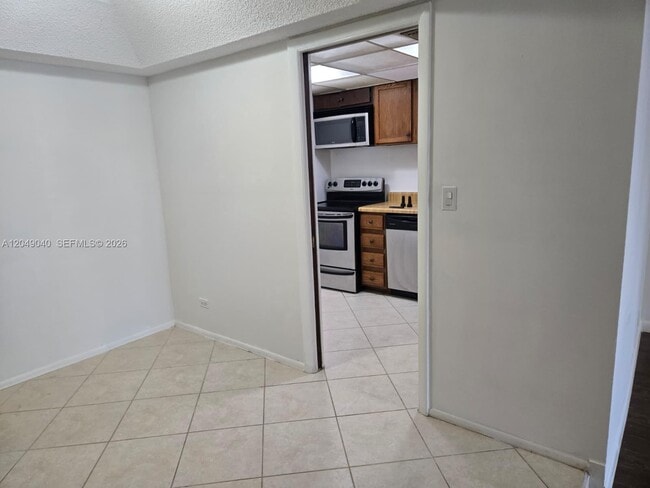 Building Photo - 3690 Inverrary Dr