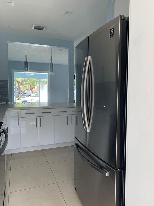 Building Photo - 7331 SW 16th St