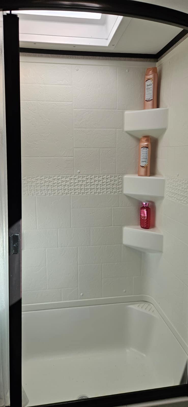 Building Photo - 206 New Iris Ln