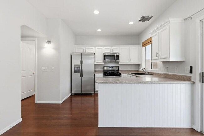 Building Photo - 4265 E Windsor Dr