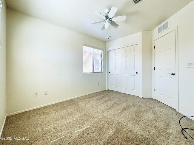 Building Photo - 5079 N Cliffed River Dr