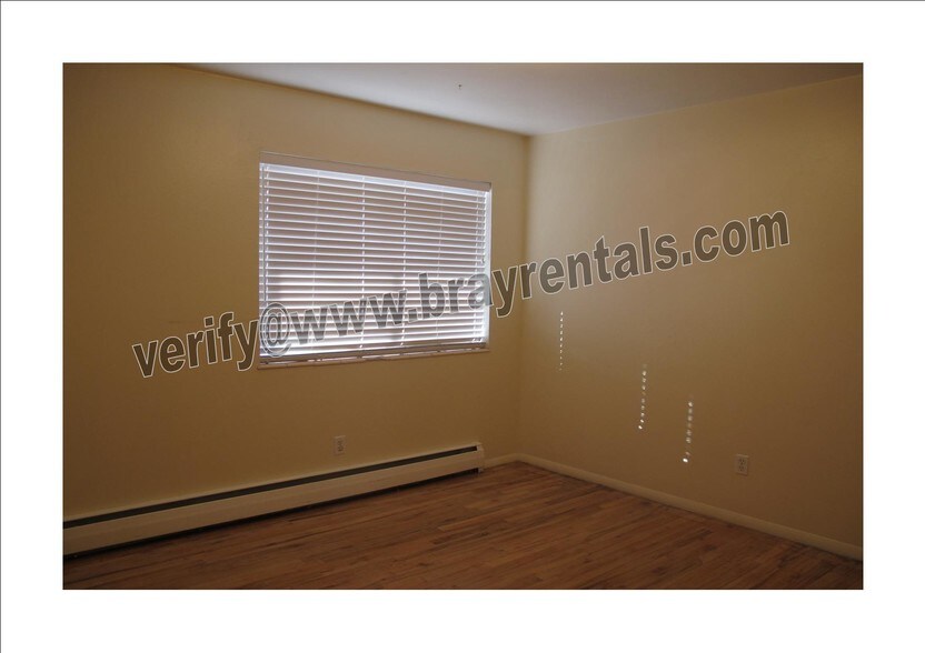 Building Photo - 1447 Kennedy Ave