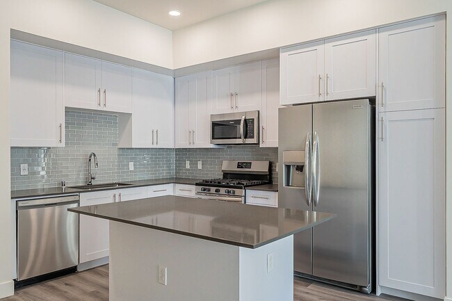 Building Photo - Beautiful One Bedroom in Old Town!