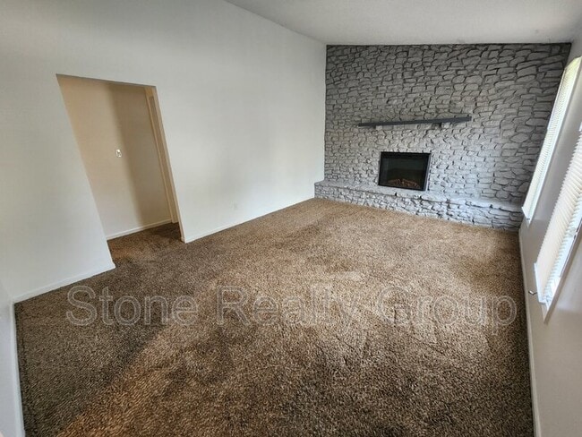 Building Photo - 2329 E Glenview Dr
