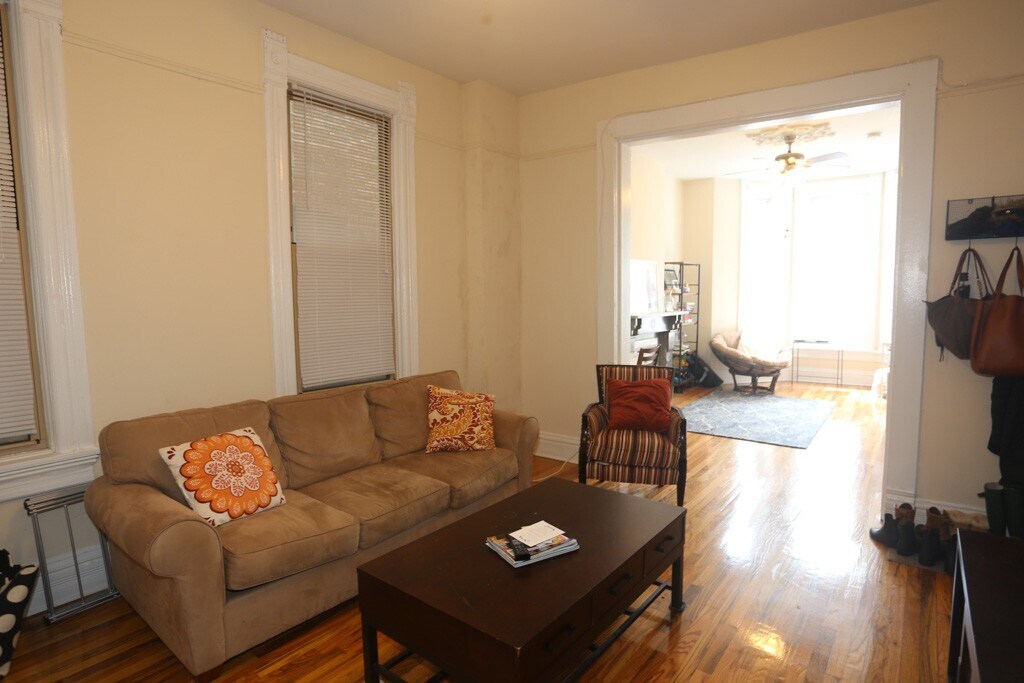 Building Photo - 5333 N Kenmore Ave
