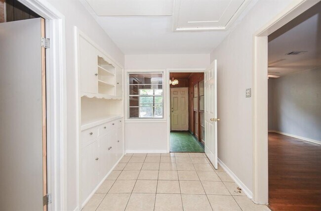 Building Photo - 1911 Wyndale St