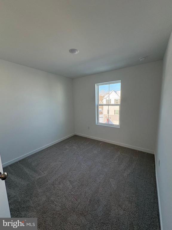 Building Photo - 55 Basswood St