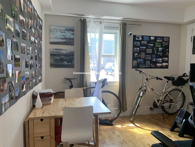 Building Photo - 126 Charles St