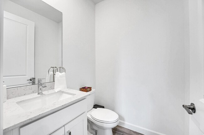 Building Photo - 601 Hookline Cir