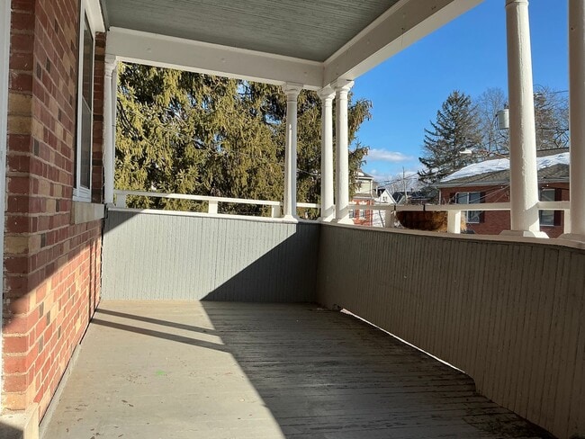 Building Photo - 10 Erin St