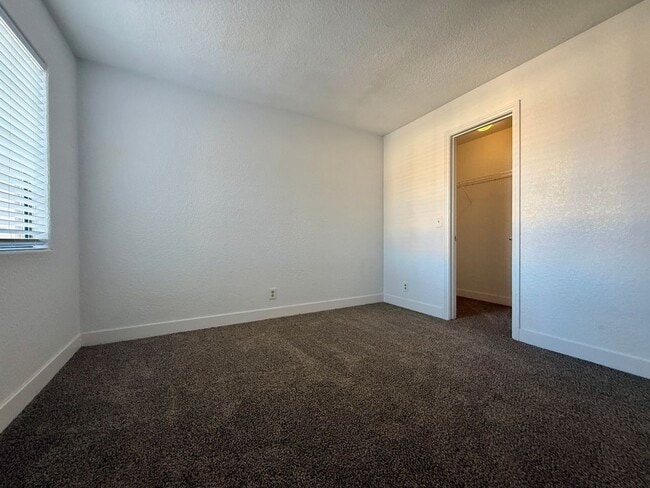 Building Photo - 2 BEDROOM CONDO WITH 2 BALCONIES, RIGHT NEXT TO THE POOL, MINUTES FROM THE STRIP