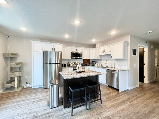 Building Photo - Gateway Apartments