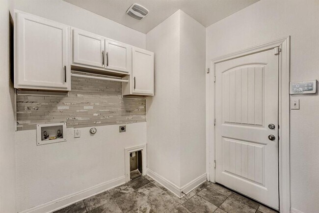 Building Photo - 194 Danish Dr