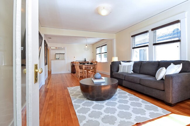 Building Photo - 10633 Chiquita St