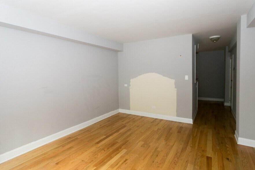 Building Photo - 1352 N Dearborn St