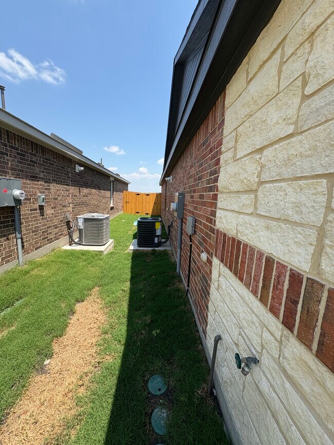Building Photo - 1522 Lanner Mdws Ln