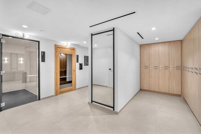 Building Photo - 225 N Miami Ave