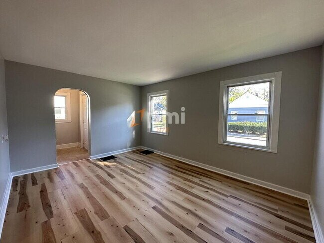 Building Photo - 6136-6138 Ray Ave