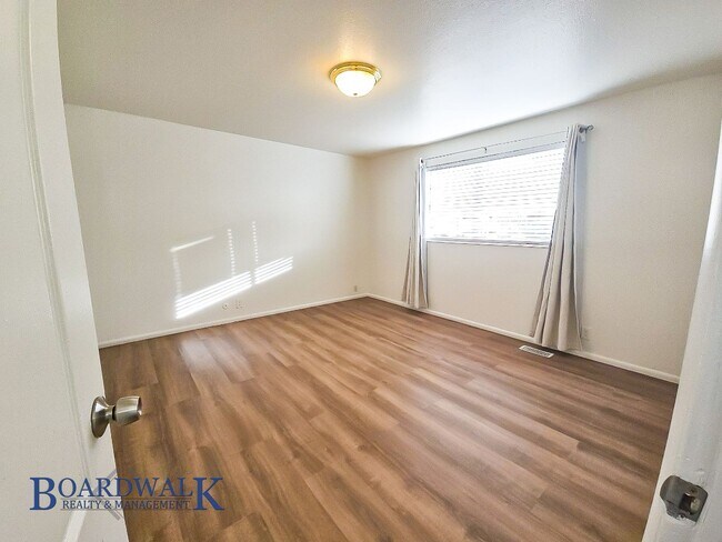 Building Photo - 3944 Crown Ave