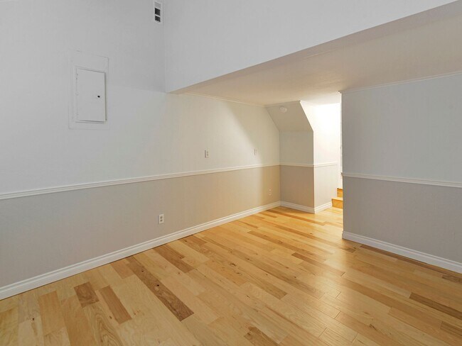 Building Photo - Fully Remodeled - 3 Bed/2 Bath with AC -  South Seattle - Boeing Field