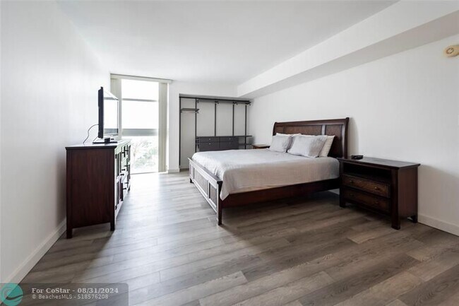 Building Photo - 1370 S Ocean Blvd