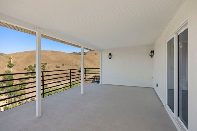 Building Photo - Modern Elegance Meets Scenic Privacy in Be...