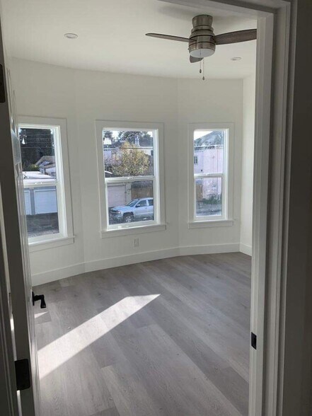 Building Photo - 1220 59th St